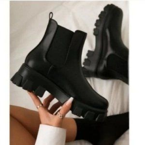 !! NEW !! Matte Black Pull On Chelsea Lug Sole Boots